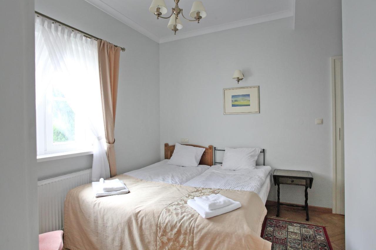 Krzeszkowice Palac W Debinie מראה חיצוני תמונה