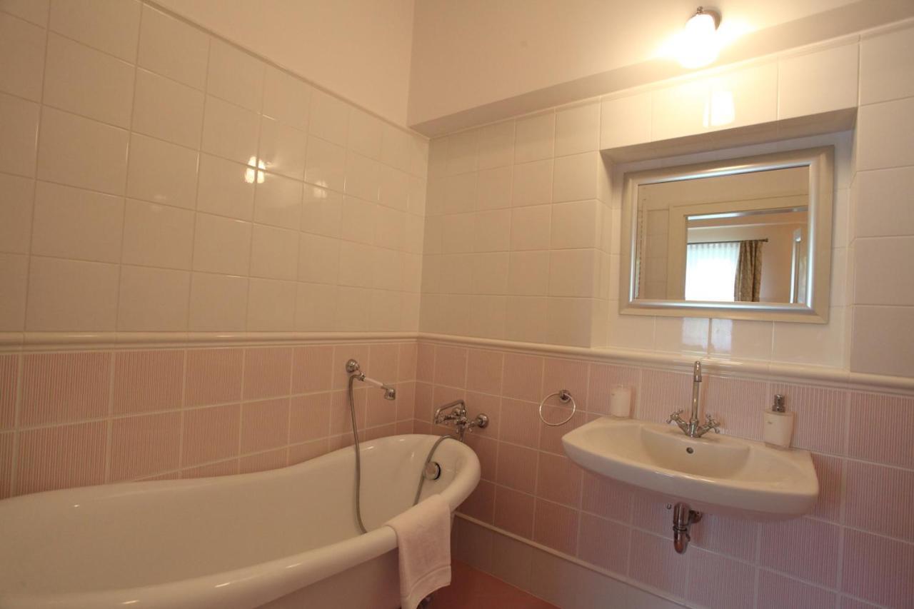 Krzeszkowice Palac W Debinie מראה חיצוני תמונה