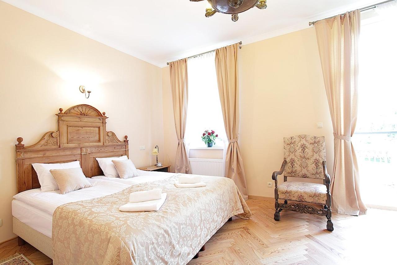 Krzeszkowice Palac W Debinie מראה חיצוני תמונה